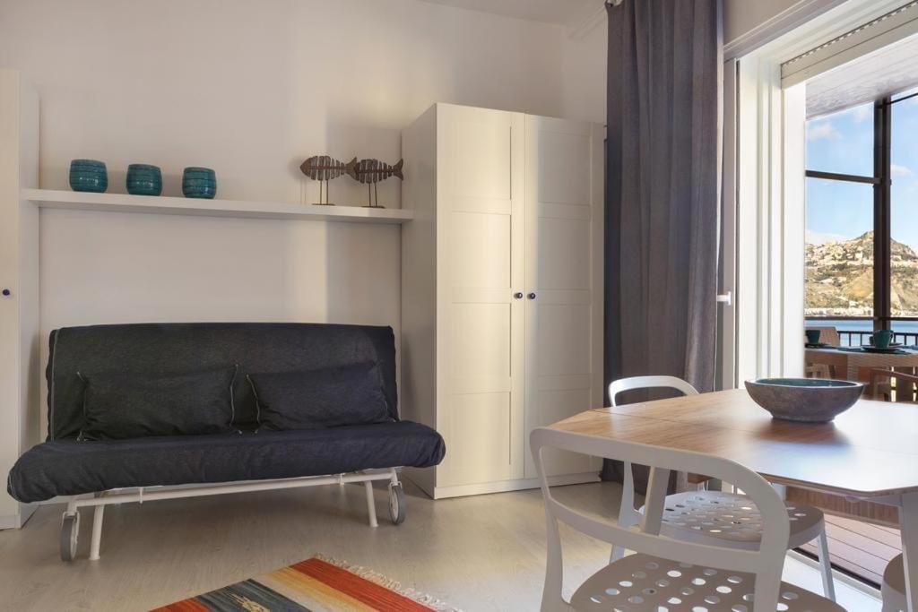Casablu, Un Delizioso Bilocale Sulla Baia Di Naxos Apartamento Giardini Naxos Exterior foto