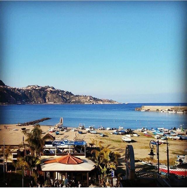 Casablu, Un Delizioso Bilocale Sulla Baia Di Naxos Apartamento Giardini Naxos Exterior foto